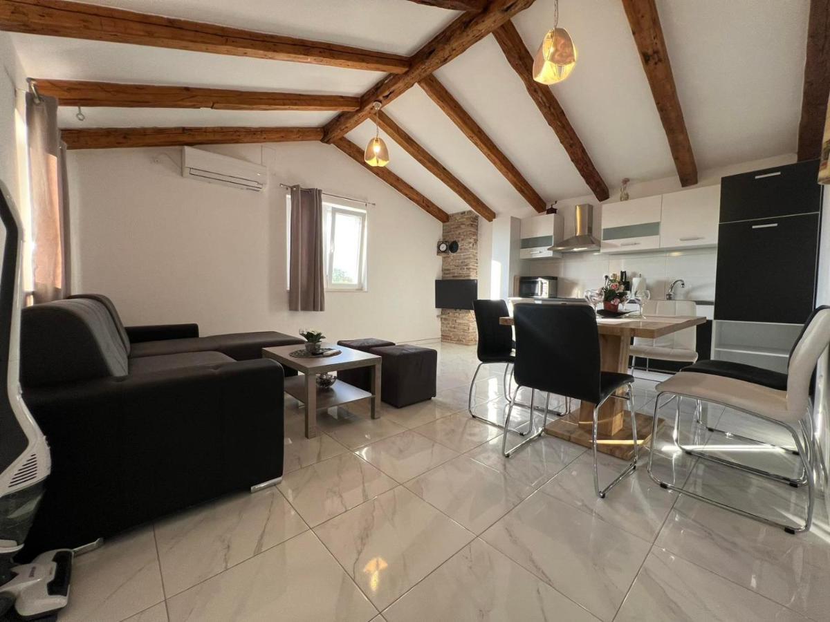 Apartma Lorena Lakmartin